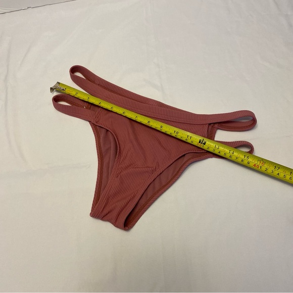 Cut out Bikini bottom - Picture 3 of 4